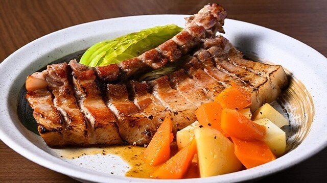 札幌で肉料理を楽しむなら！石狩望来豚のスペアリブがおすすめ