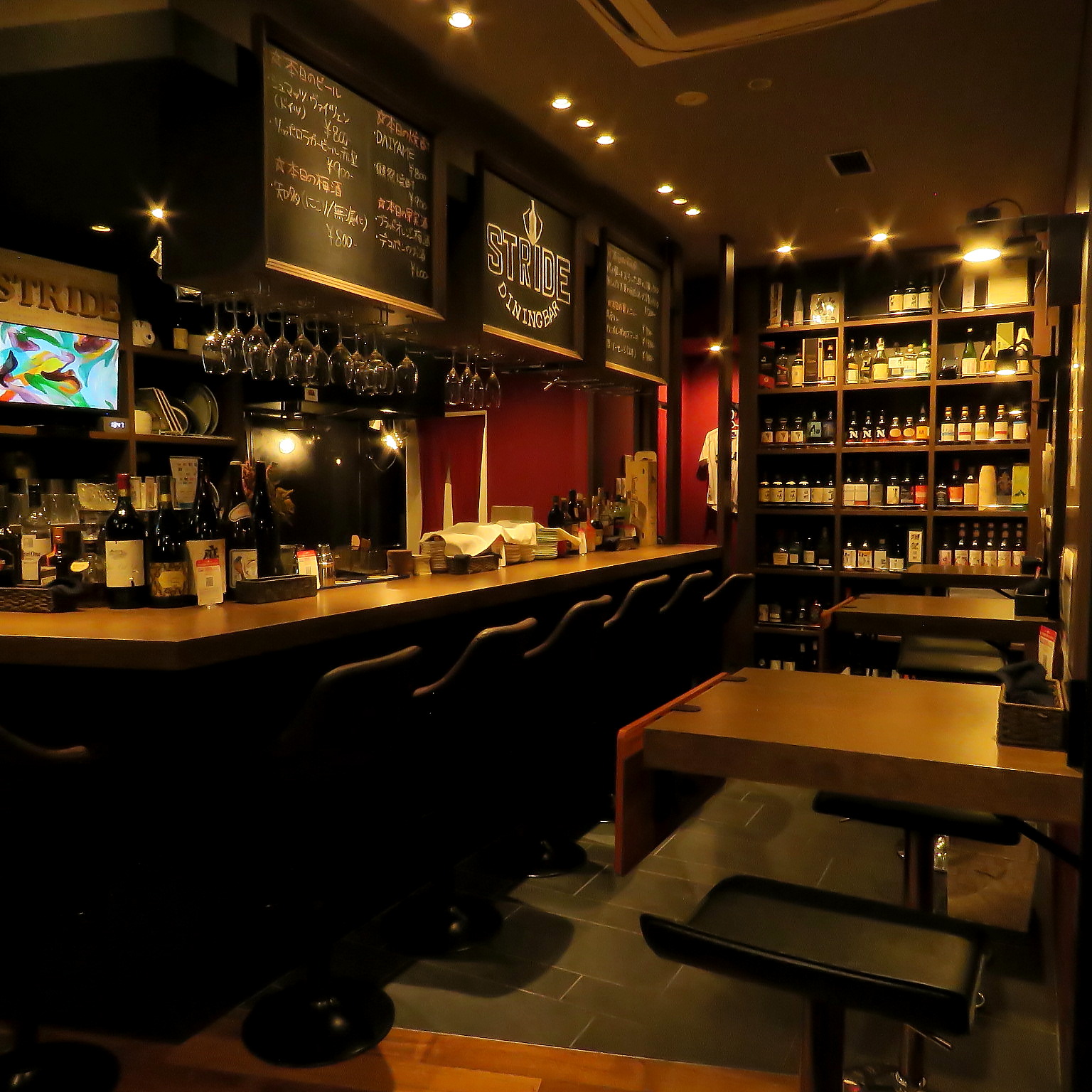 ダイニングバーと居酒屋の違いって？🍷